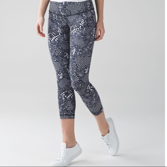 LULULEMON Pretty Lace Black White WUNDER UNDER Lattice Floral Crop Leggings Sz 6 - Picture 7 of 15